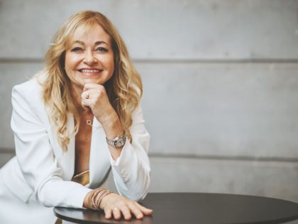 Zwischen deinen Zeilen – die KI, die mich liebte<br>Autoren-Lesung mit Claudia Homberg